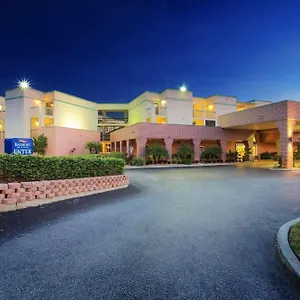 Baymont By Wyndham Near Busch Gardens ** Tampa